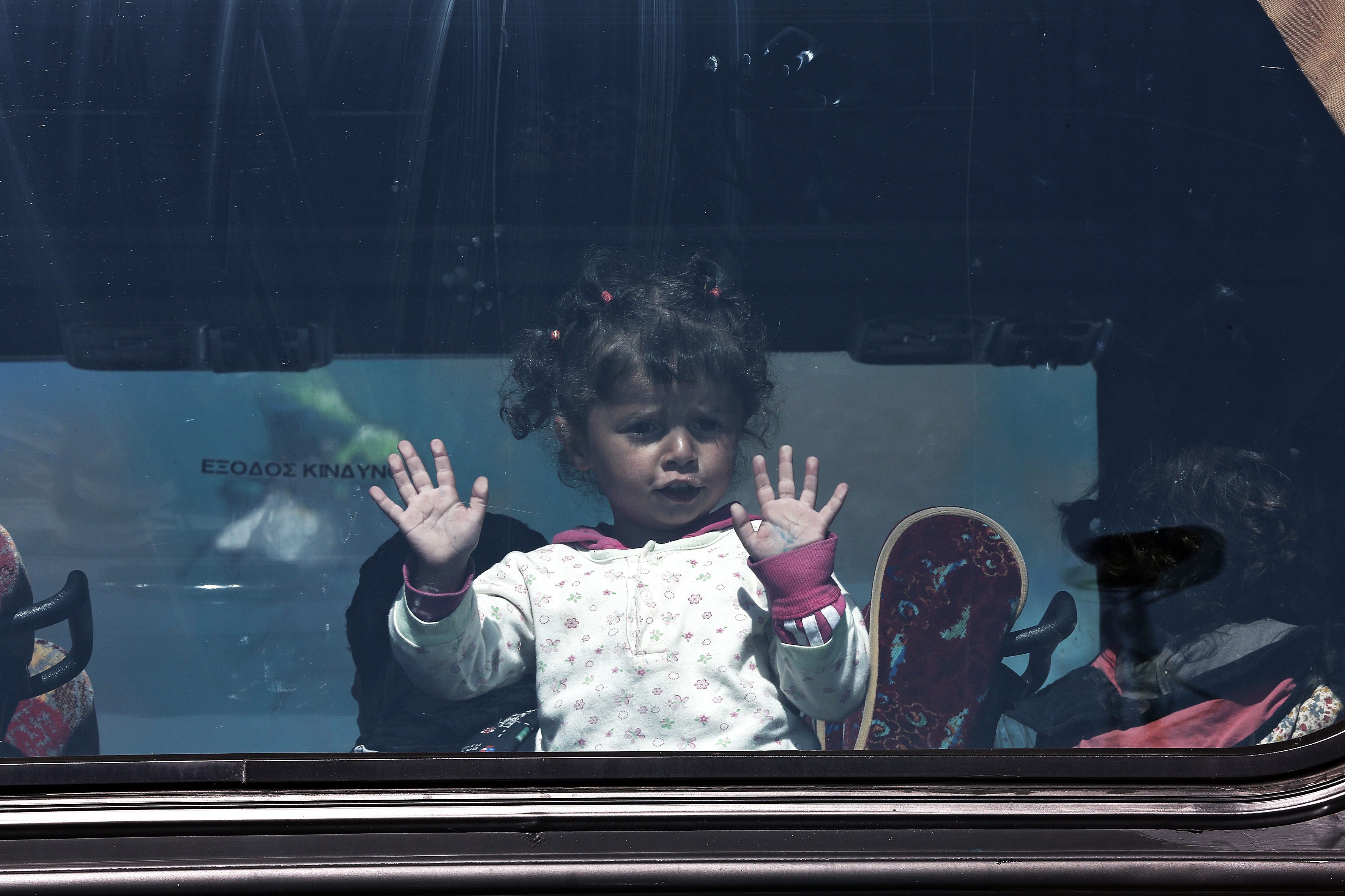 Πειραιάς: Ελάχιστοι δέχονται να μεταφερθούν σε κέντρα φιλοξενίας