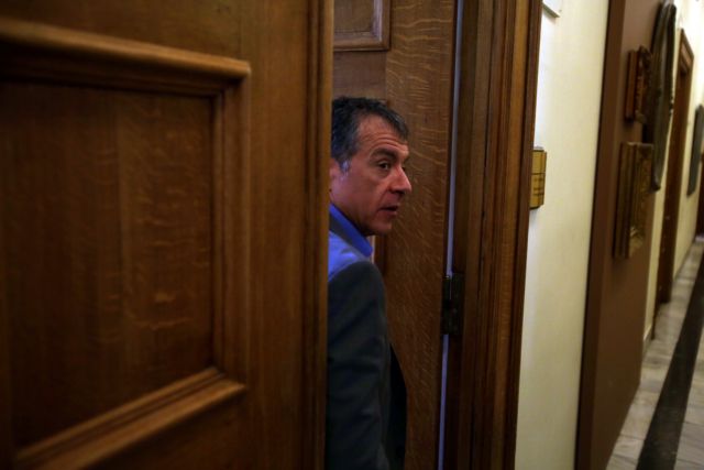 Θεοδωράκης: Το προσφυγικό δεν λύνεται με λαϊκισμούς