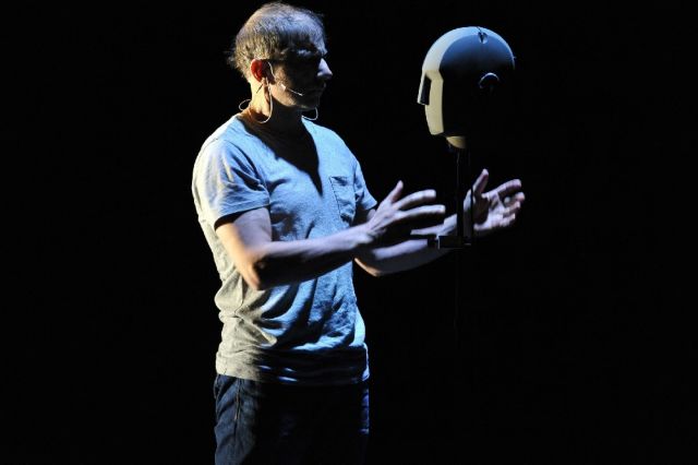 Σάιμον ΜακΜπέρνι και «Συνάντηση» στη Στέγη