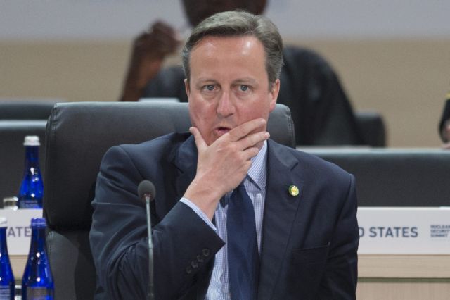 Σε δύσκολη θέση φέρνουν (και) τον Κάμερον τα Panama Papers