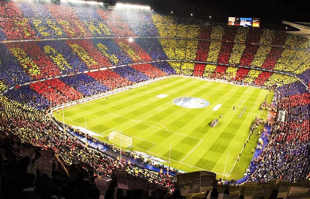 Η τιτανομαχία του «Καμπ Νου» (21:30) με φόντο τον Κρόιφ