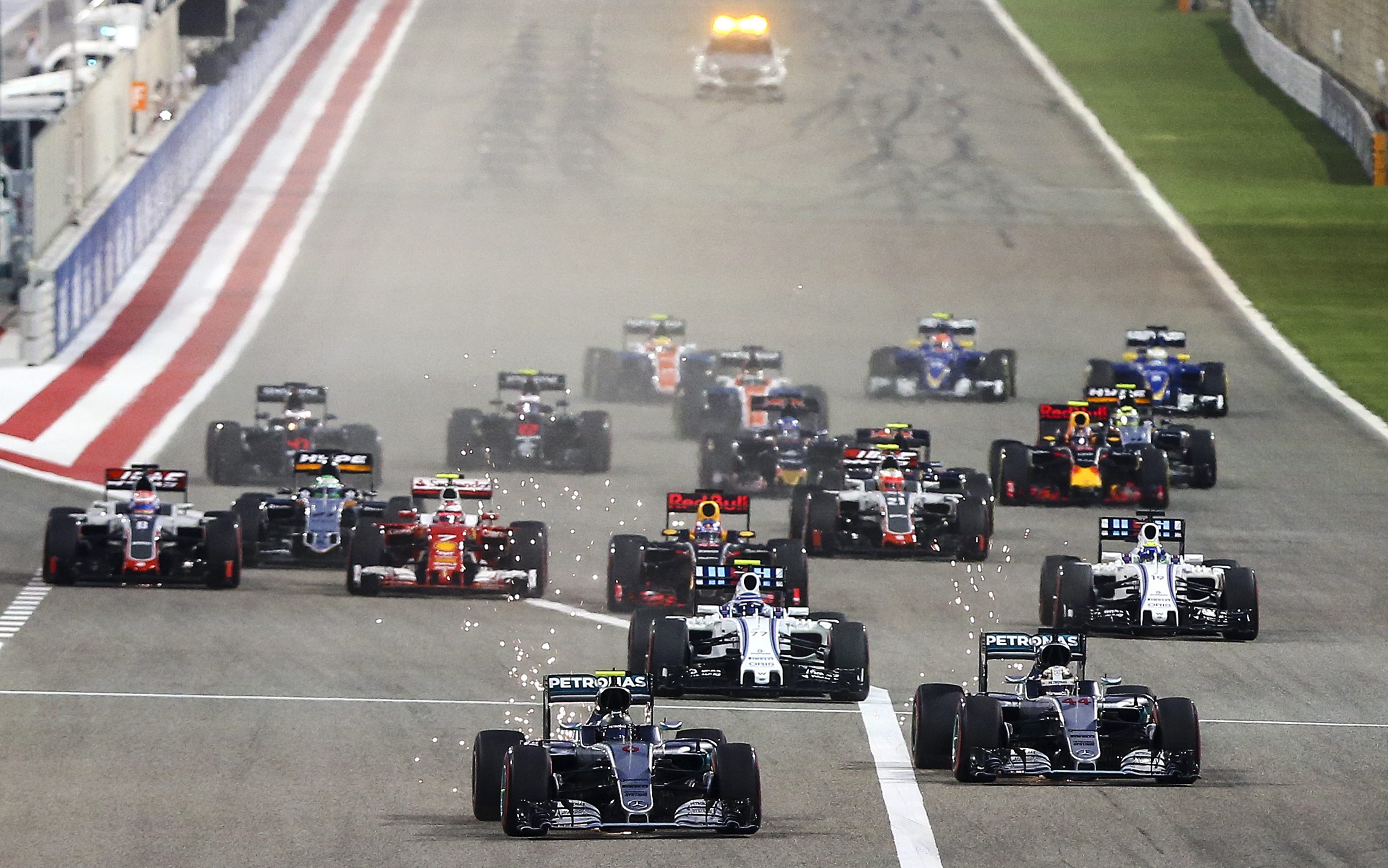 F1: Λύση στο πρόβλημα των εκκινήσεων αναζητά η Mercedes AMG Petronas