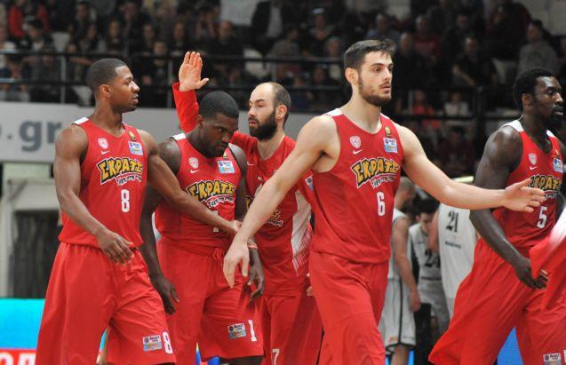 Μια ανάσα από την πρωτιά με «διπλό» στην Πάτρα ο Ολυμπιακός