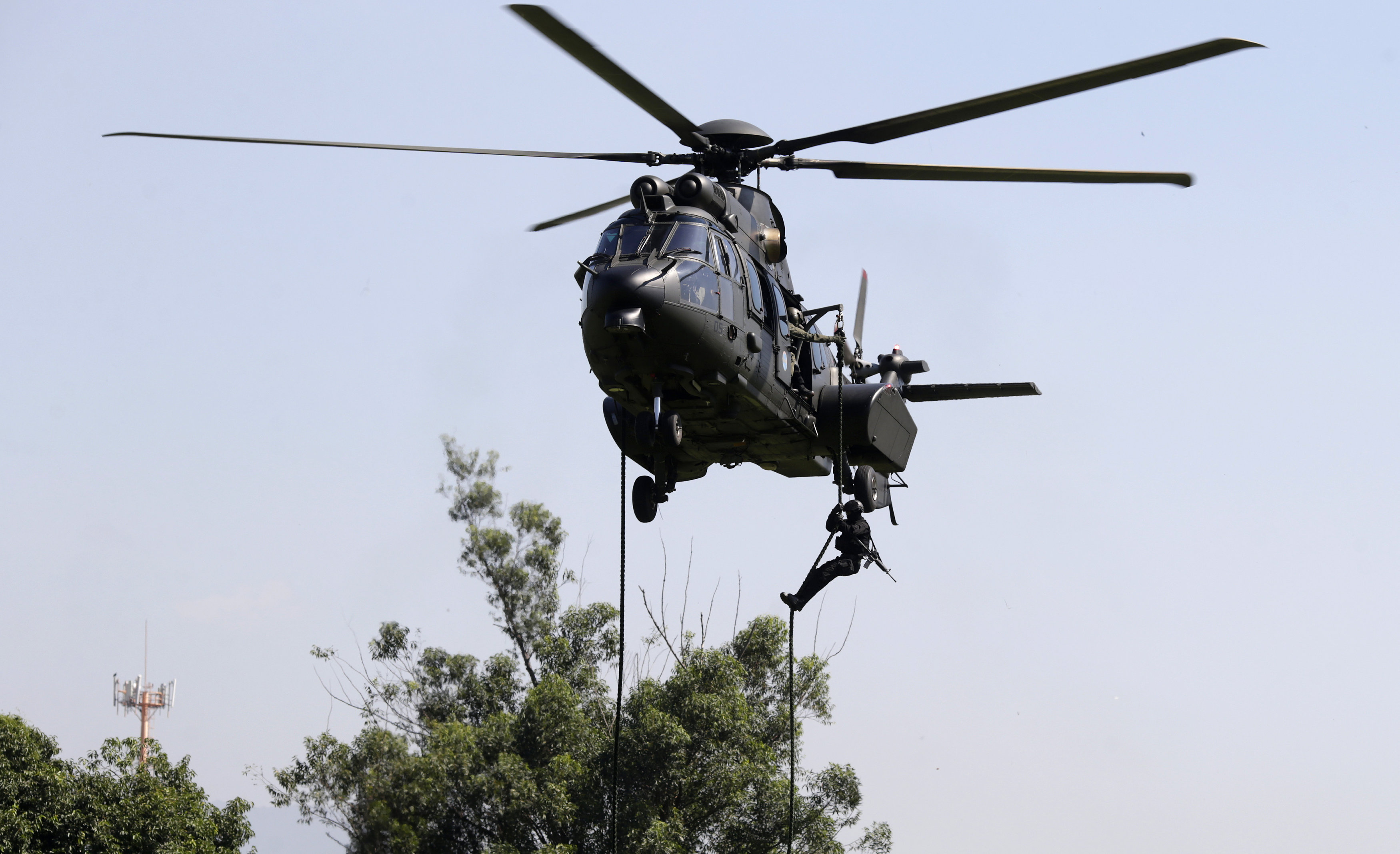 Κυβερνήτης ξέχασε το πορτοφόλι του και του το έφεραν με ελικόπτερο