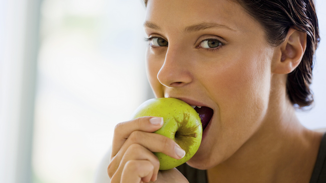 Φάτε φρέσκα φρούτα και γλιτώστε από έμφραγμα και εγκεφαλικό επεισόδιο