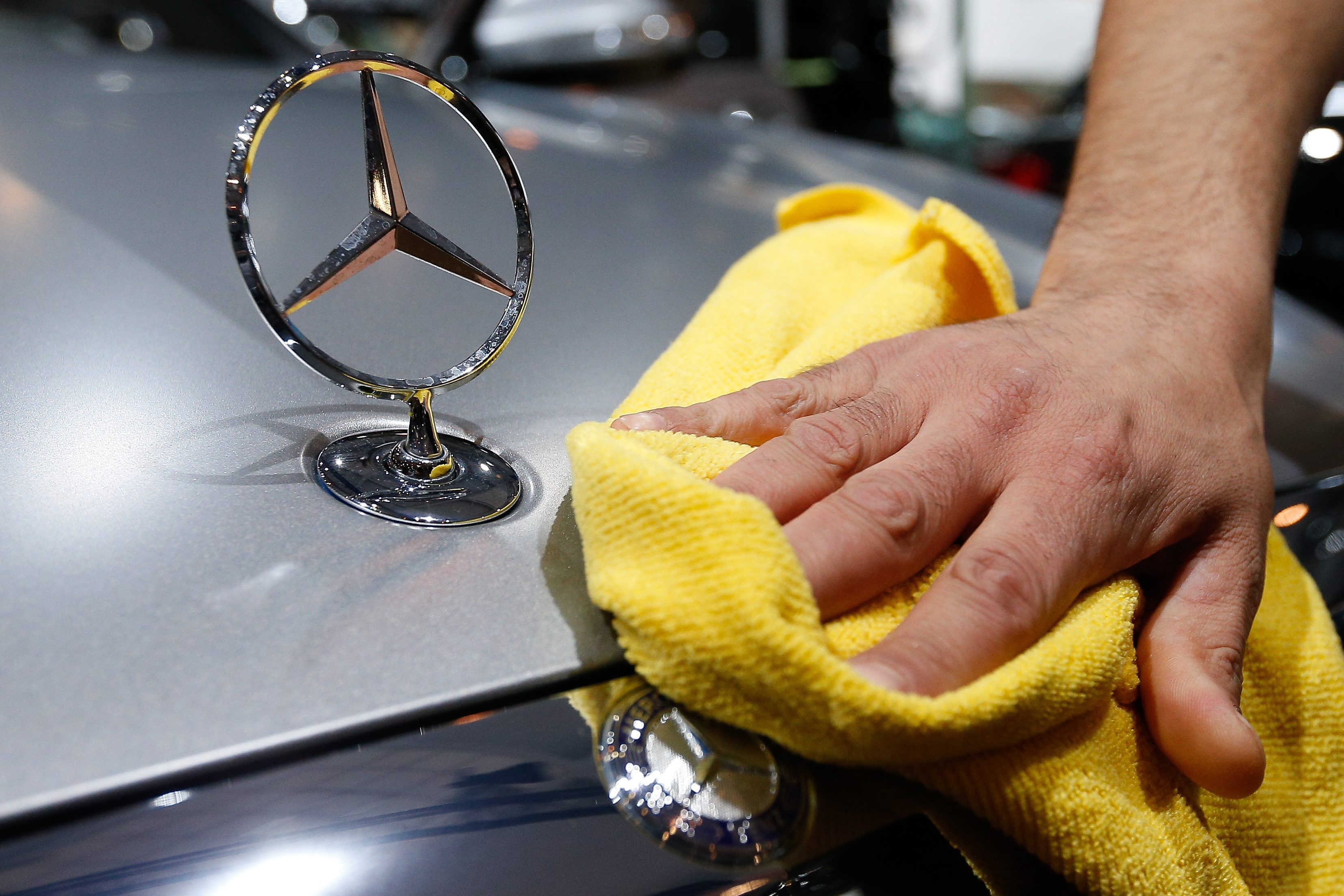 «Την πλάτη» της Mercedes-Benz βλέπει η BMW στα premium για το α΄τρίμηνο