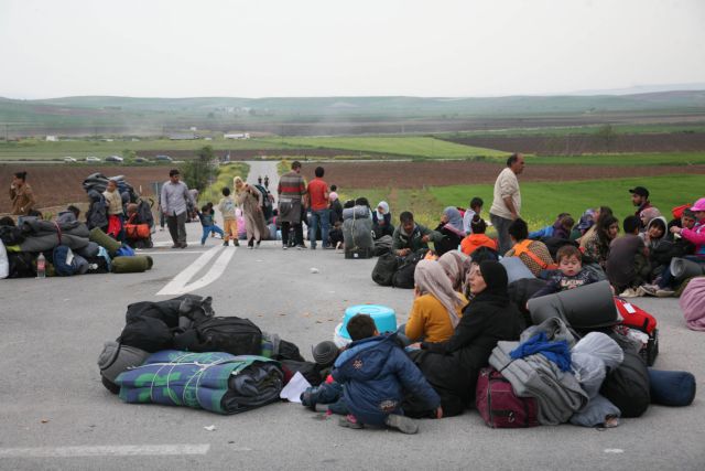 Μπλόκο στην ΕΟ Λάρισας-Τρικάλων από 500 πρόσφυγες