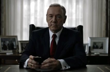 Ο Φρανκ Αντεργουντ έχει κάτι να πει για τον Ντέιβιντ Κάμερον