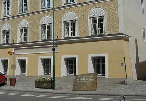 Στο αυστριακό δημόσιο περνά το πατρικό του Χίτλερ