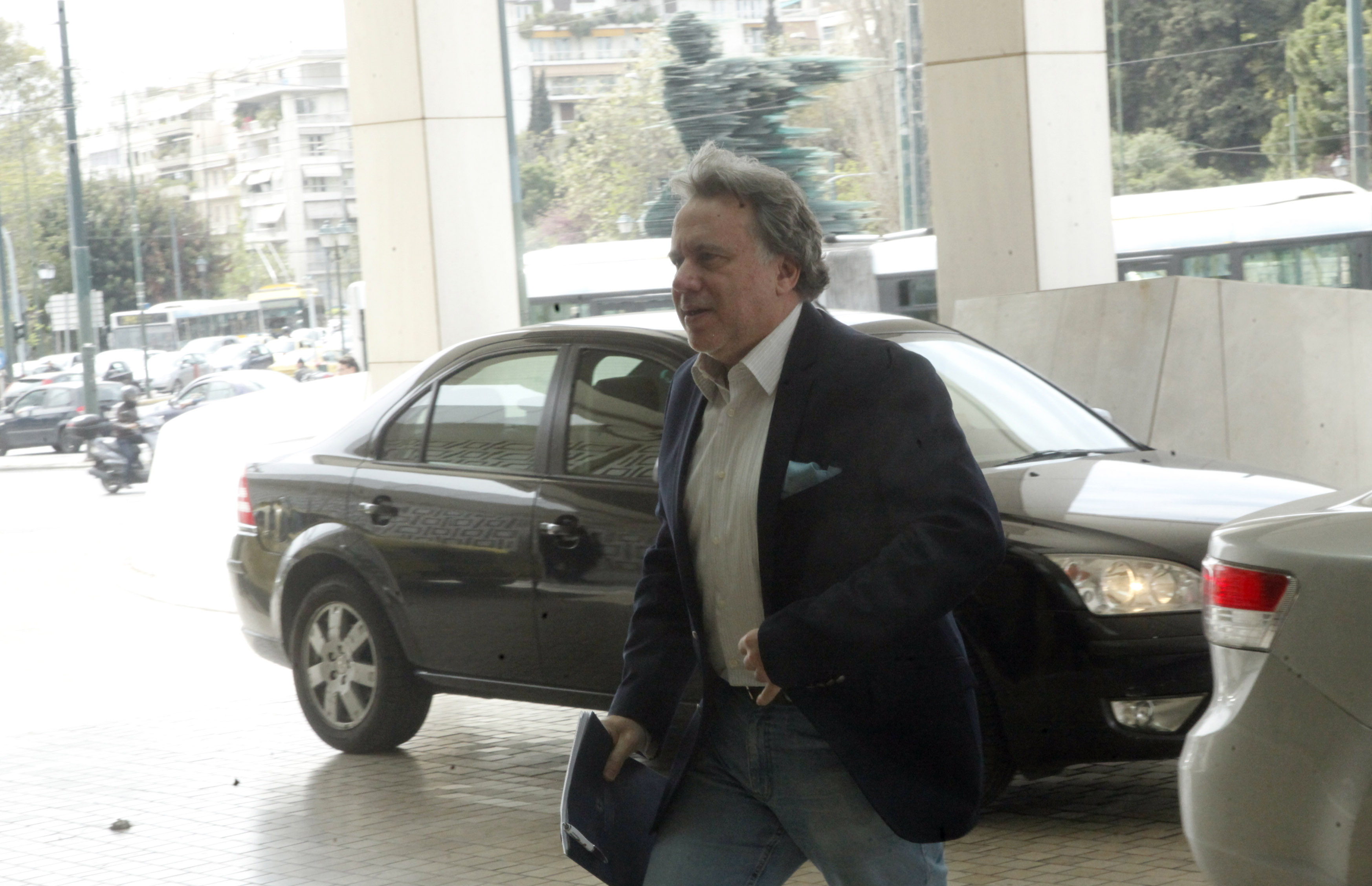 «Διασφαλίστηκαν» κύριες συντάξεις και η εθνική στα 384 ευρώ