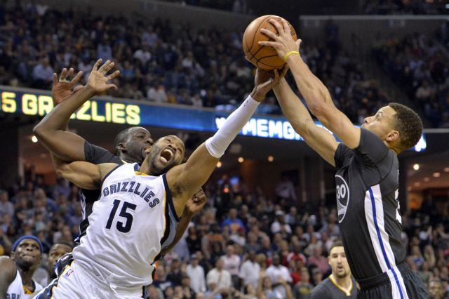 Δύσκολη νίκη για τους Γουόριορς επί των Γκριζλις