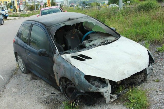 Αγνωστοι έκαψαν το αυτοκίνητο του δημοσιογράφου Δ. Κανελλάκη