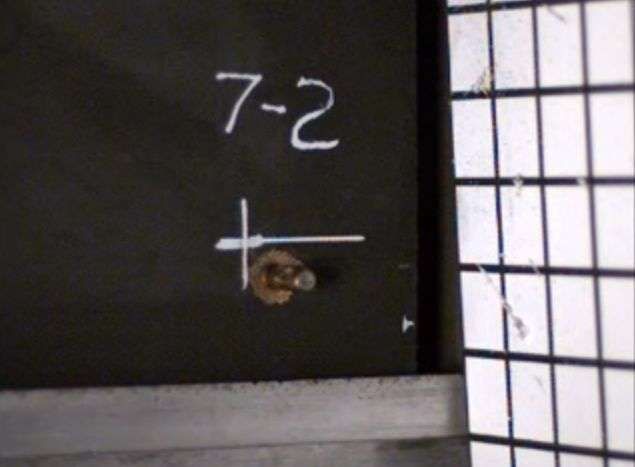 Βίντεο: Θωράκιση «μεταλλικού αφρού» κάνει αντιαρματικό βλήμα σκόνη