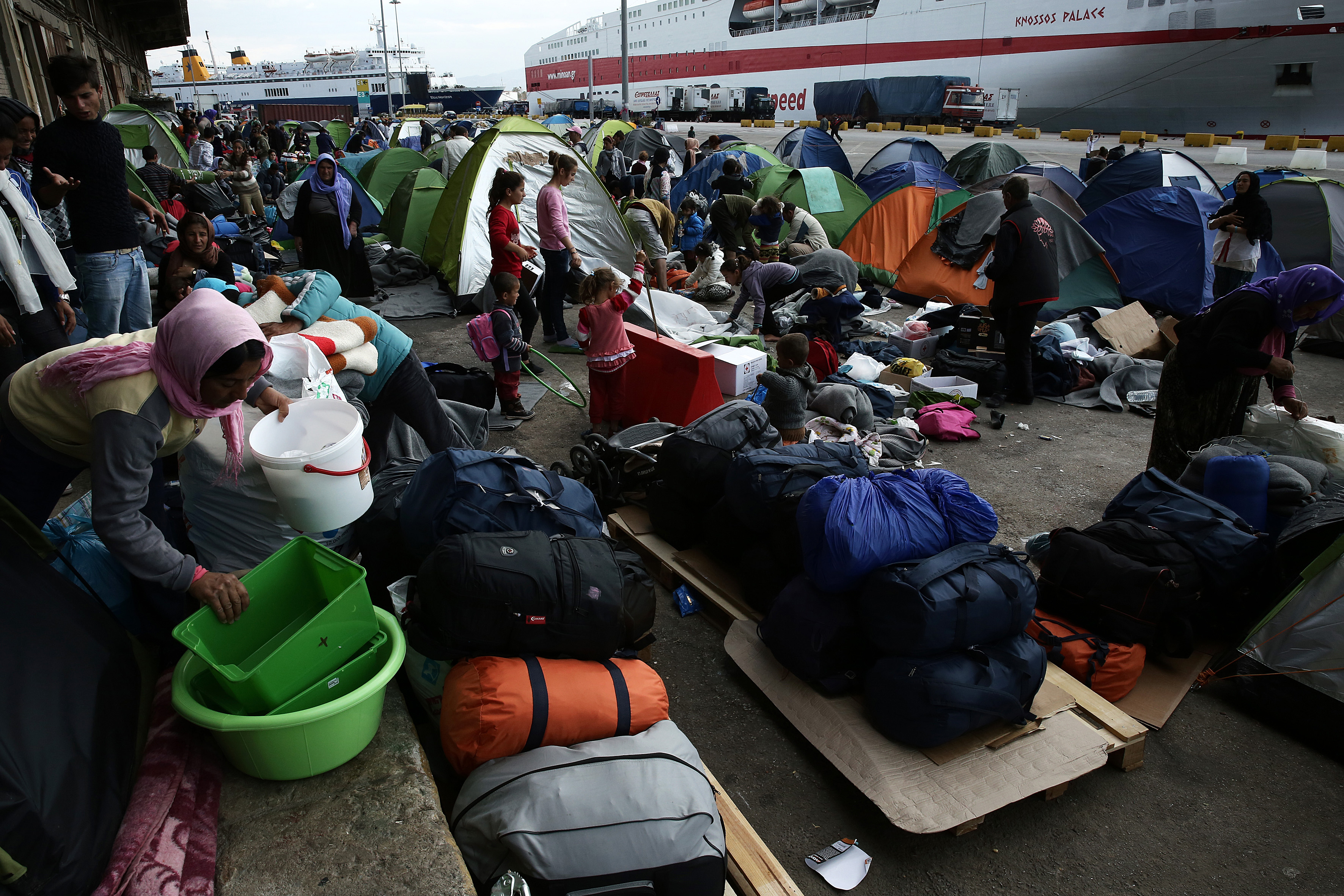 Ικανοποιημένη η κυβέρνηση από το ρυθμό αποσυμφόρησης του Πειραιά