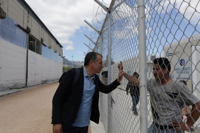 Θεοδωράκης από τη Χίο: Η κοινωνία έκανε ό,τι μπορούσε για τους πρόσφυγες