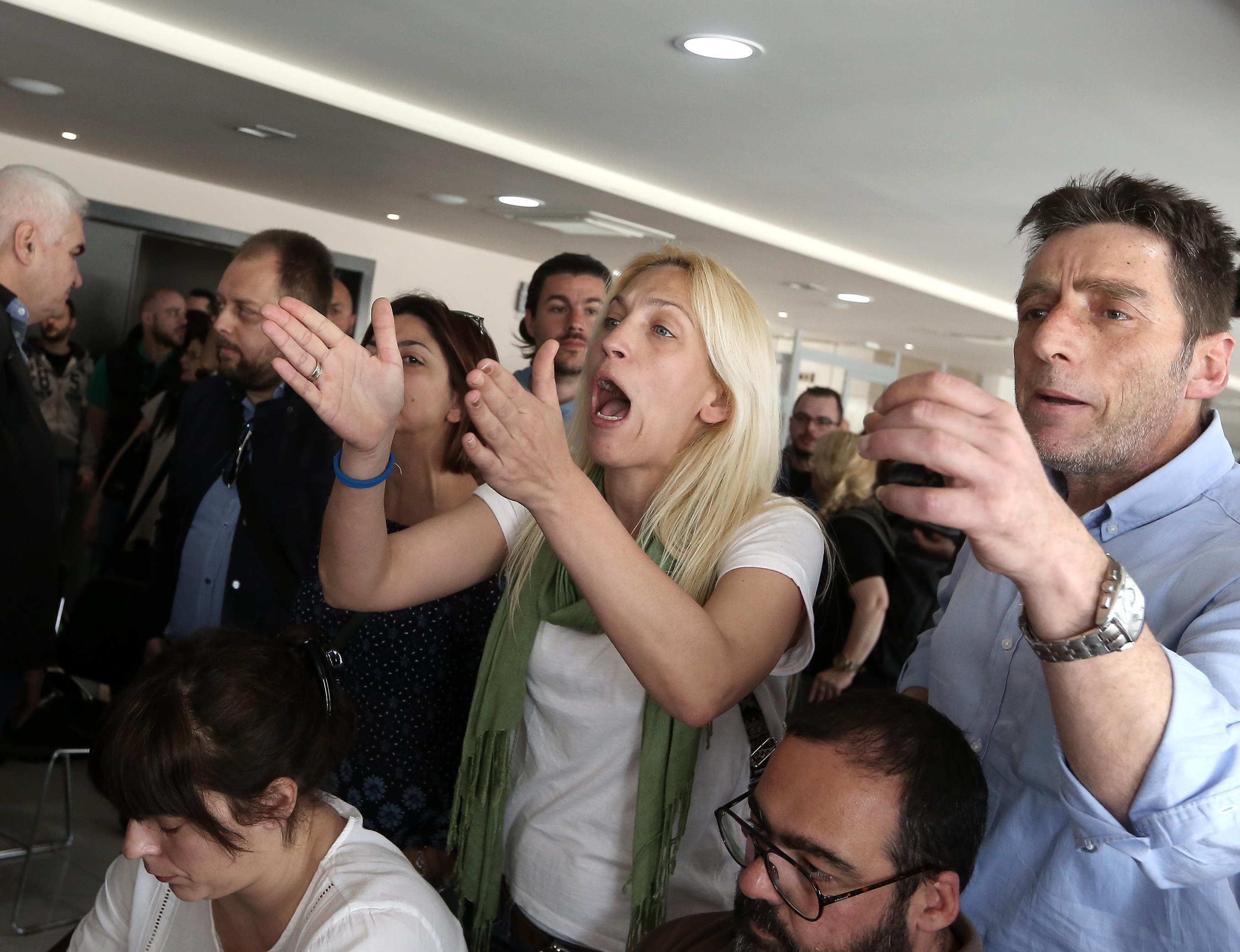 Ένταση στη συγκέντρωση των εργαζομένων της Ηλεκτρονικής