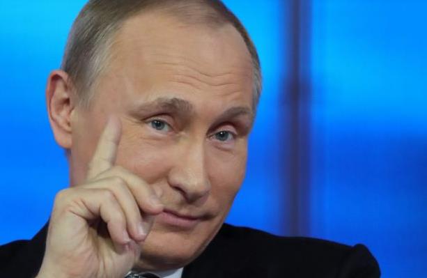 Τι απαντά ο Πούτιν στην ερώτηση αν θα (ξανα)βάλει στεφάνι
