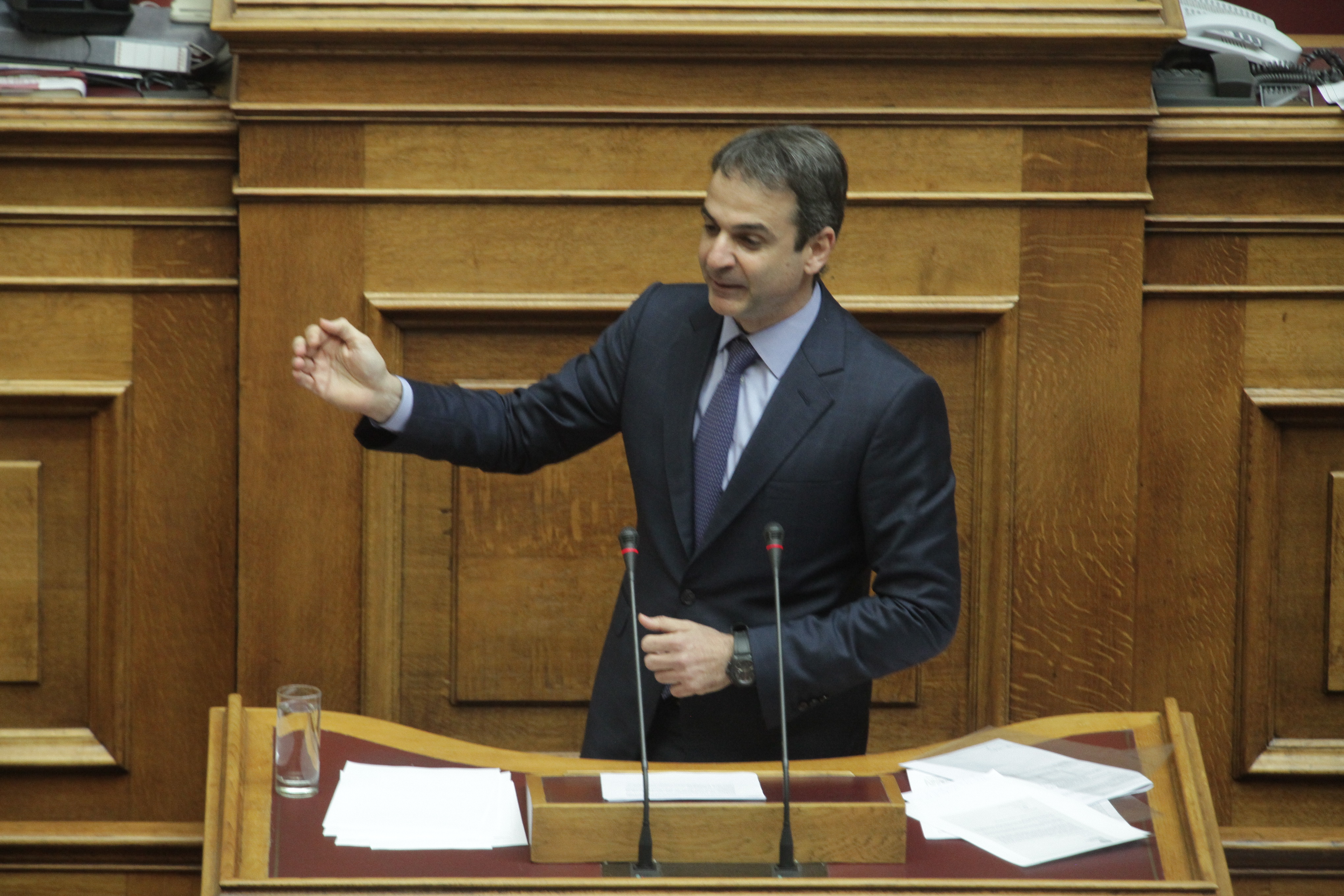 Μητσοτάκης προς Τσίπρα: Το συμφέρον της χώρας είναι να φύγετε