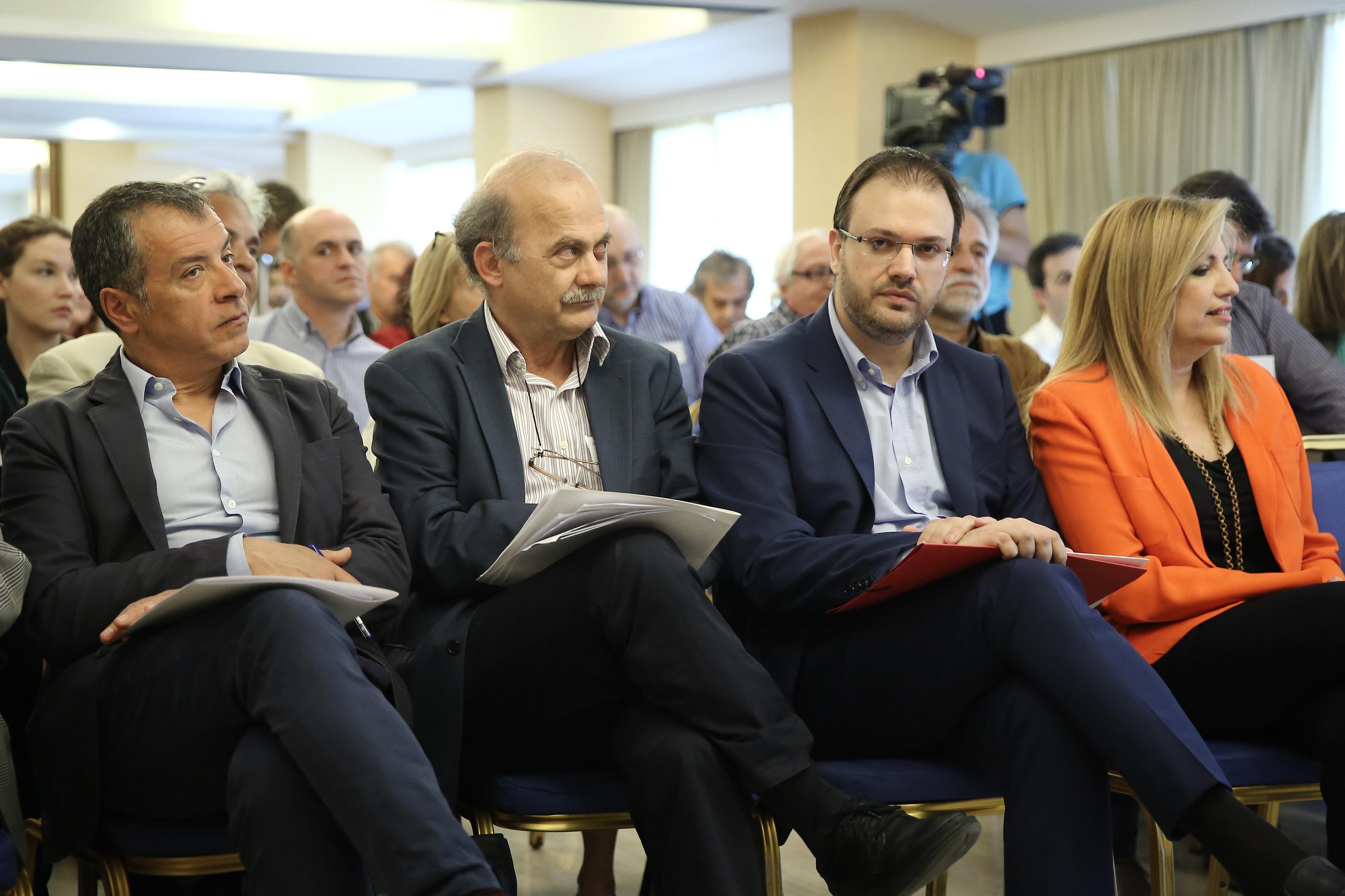 Θεοδωράκης: Ο κορμός του νέου δεν μπορεί να είναι οι υπουργοί του χθες