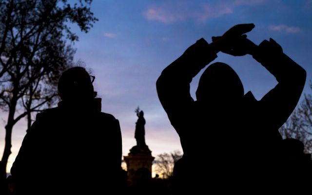 Ένταση στην «ολονυκτία» στο Παρίσι κατά των αλλαγών στα εργασιακά