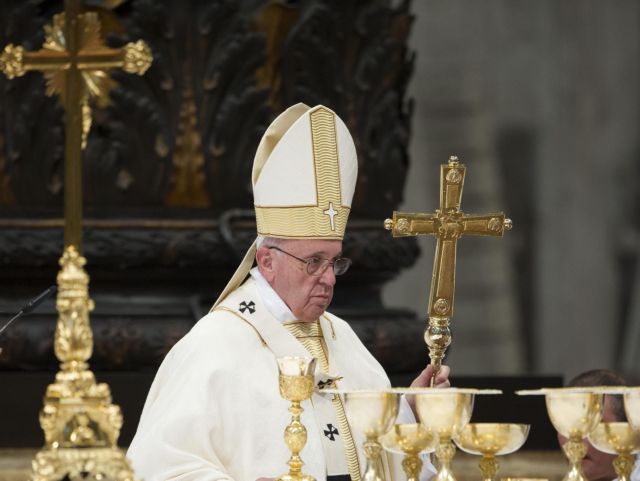 «Συγχωρέστε μας, είστε δώρο, όχι βάρος» λέει ο Πάπας στους πρόσφυγες