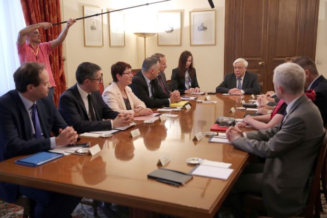 Παυλόπουλος:  Θα σταθούμε στο ύψος των περιστάσεων για το προσφυγικό