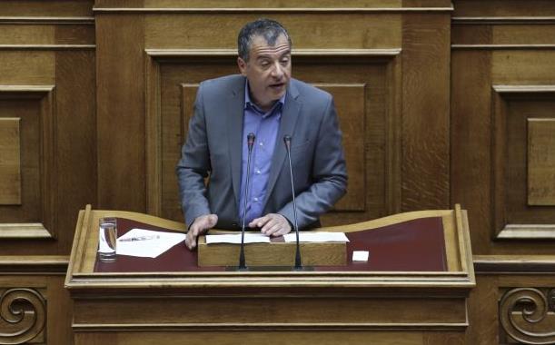 Θεοδωράκης: Ασφαλής είναι η χώρα που οι υπουργοί κυκλοφορούν στους δρόμους