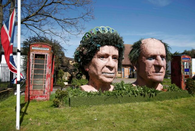 H τερακότα έπεσε βαριά και η Ελισάβετ έγινε αγνώριστη