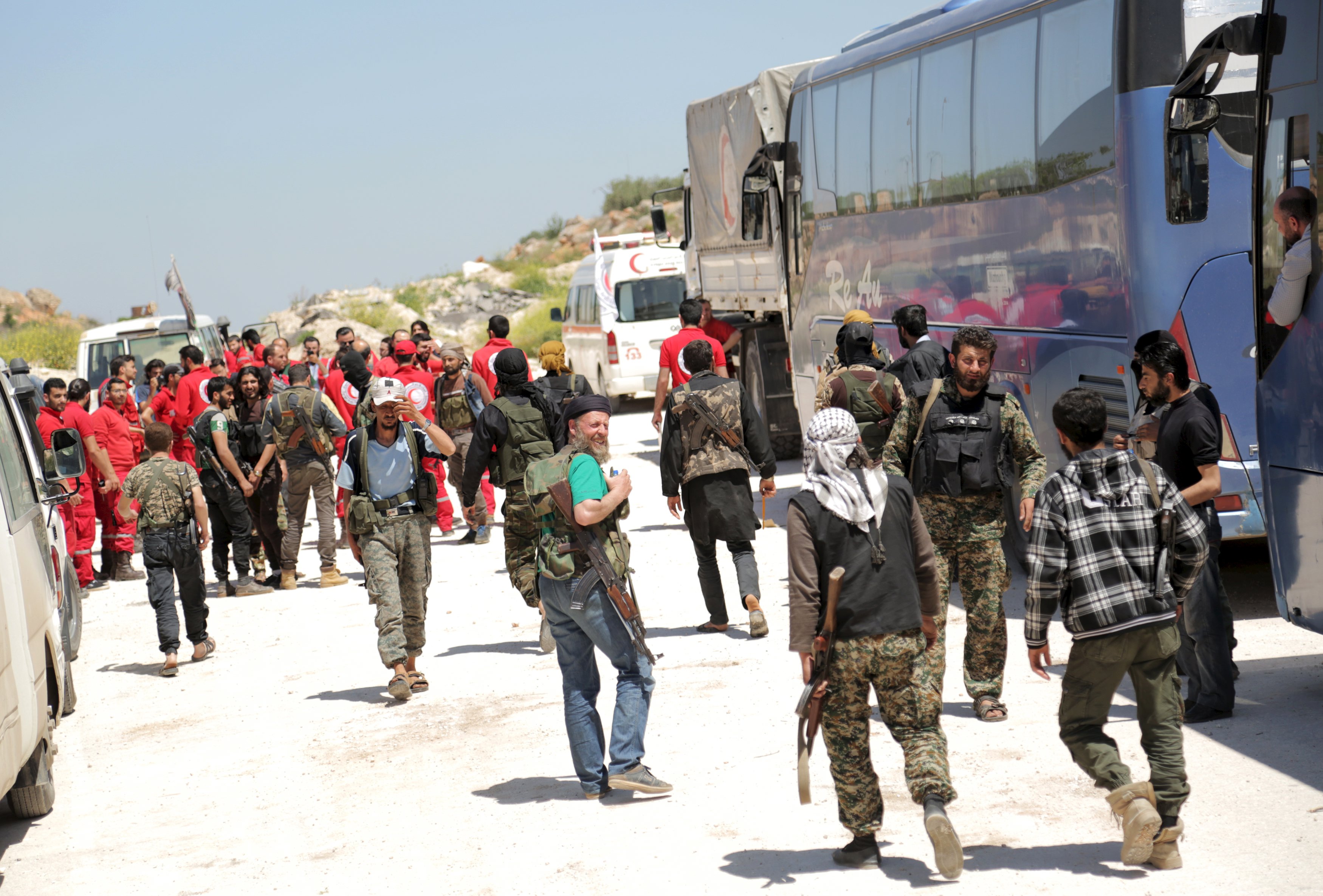 Απομάκρυνση αμάχων από πολιορκημένες πόλεις της Συρίας