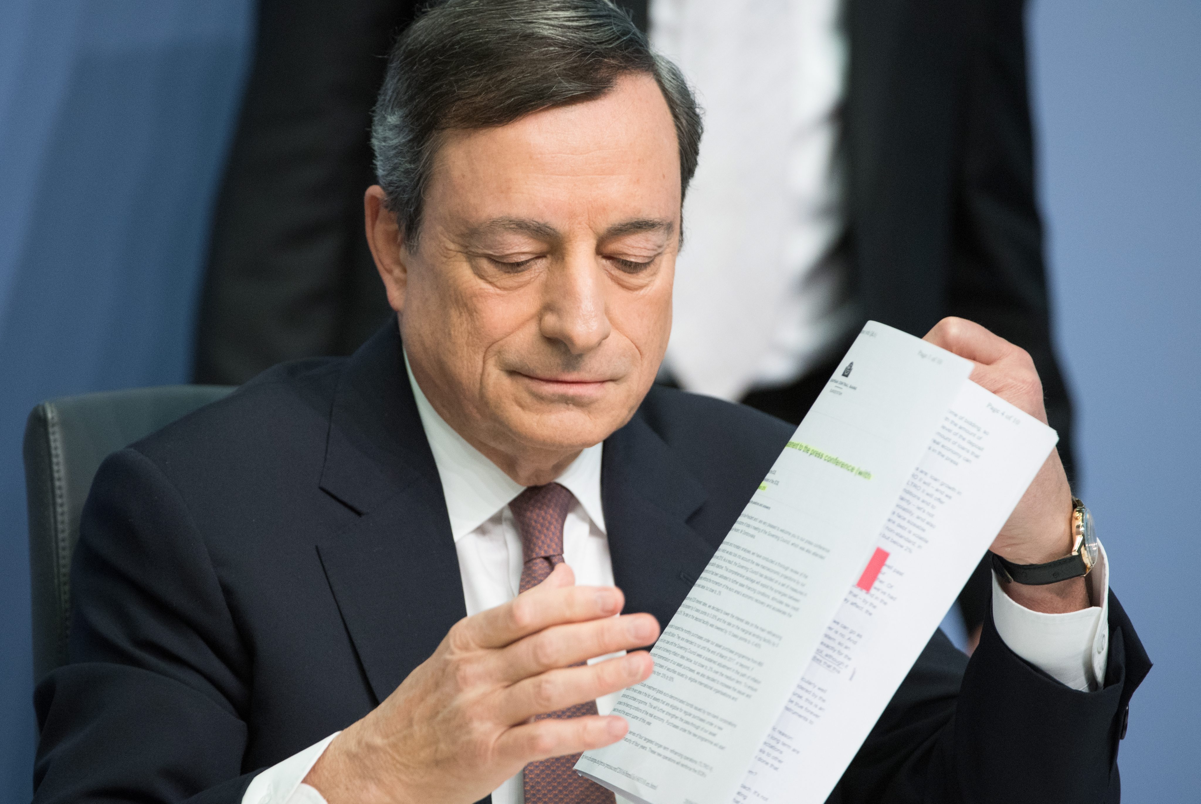 Reuters: Η γερμανική βουλή καλεί Ντράγκι σε ακρόαση για τα χαμηλά επιτόκια