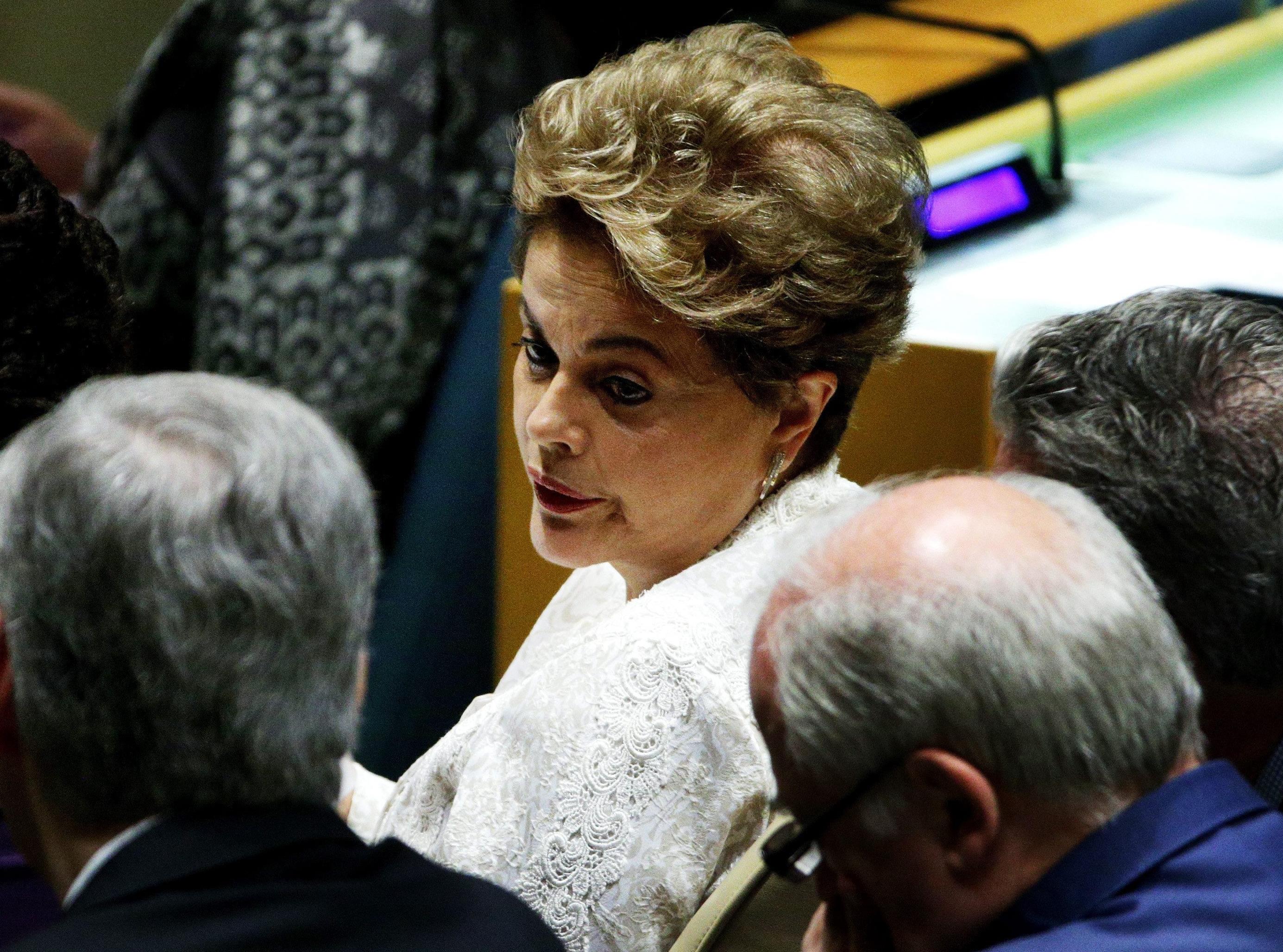Η Ρούσεφ απειλεί, αν αποπεμφθεί, να ζητήσει διεθνές μπλόκο στη Βραζιλία