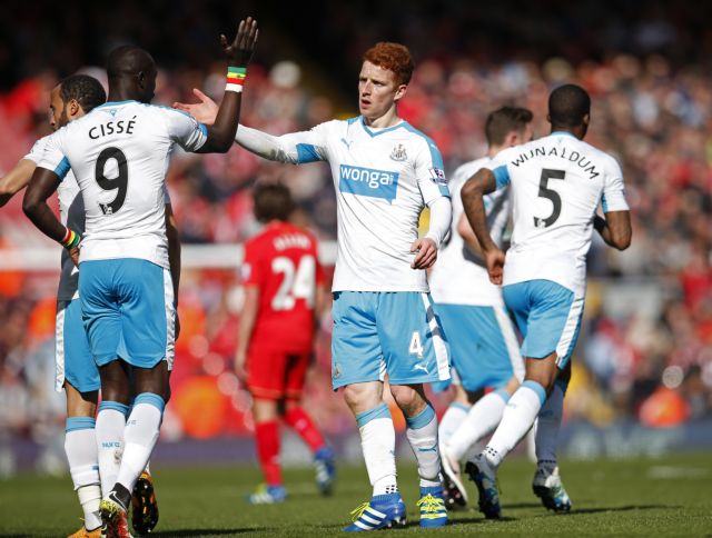 «Ζωντανή» η Νιούκαστλ μέσω «Ανφιλντ», εύκολη νίκη για Σίτι