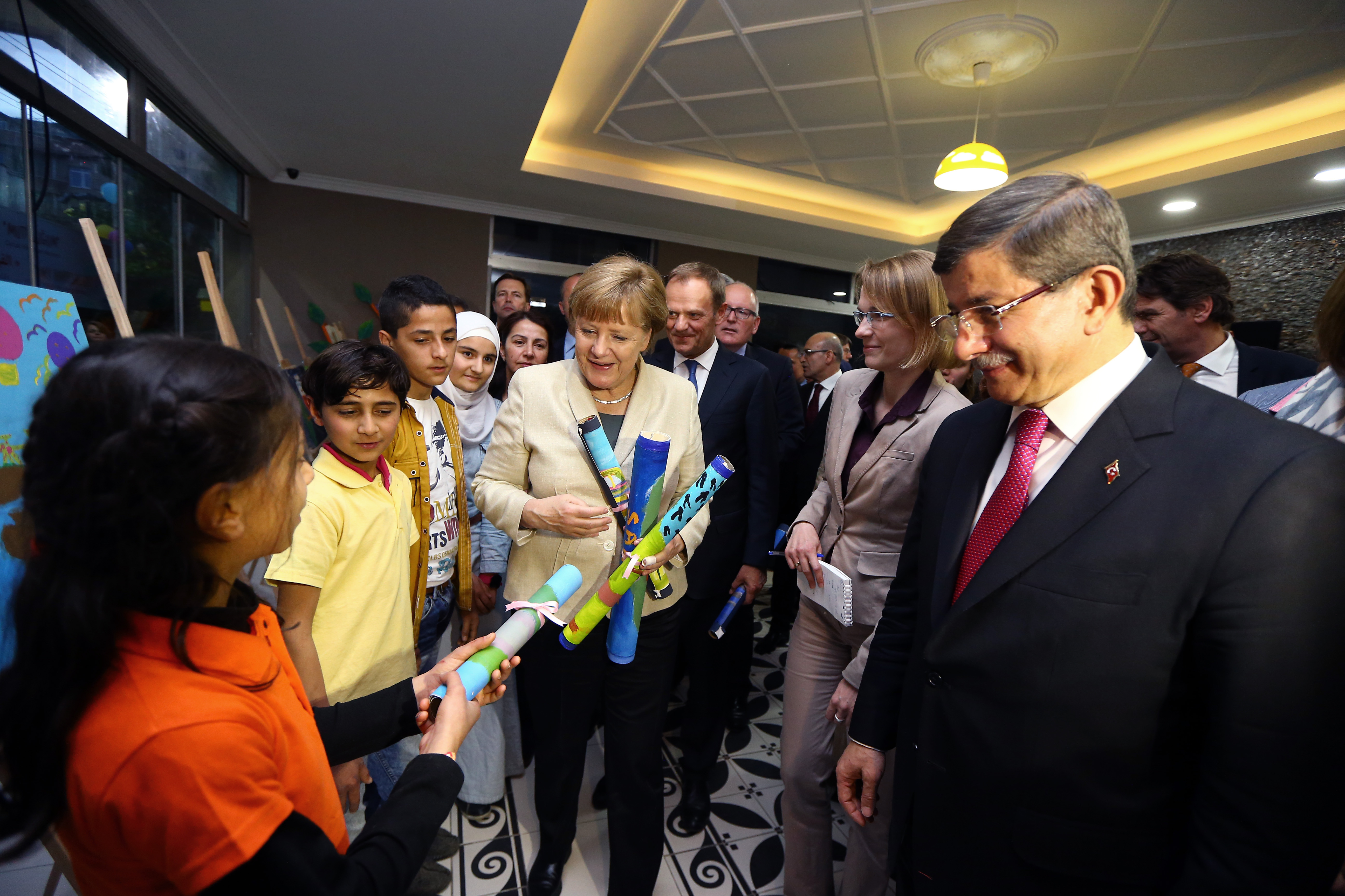 Νταβούτογλου: Χωρίς απελευθέρωση βίζας, παγώνει η συμφωνία για τους πρόσφυγες