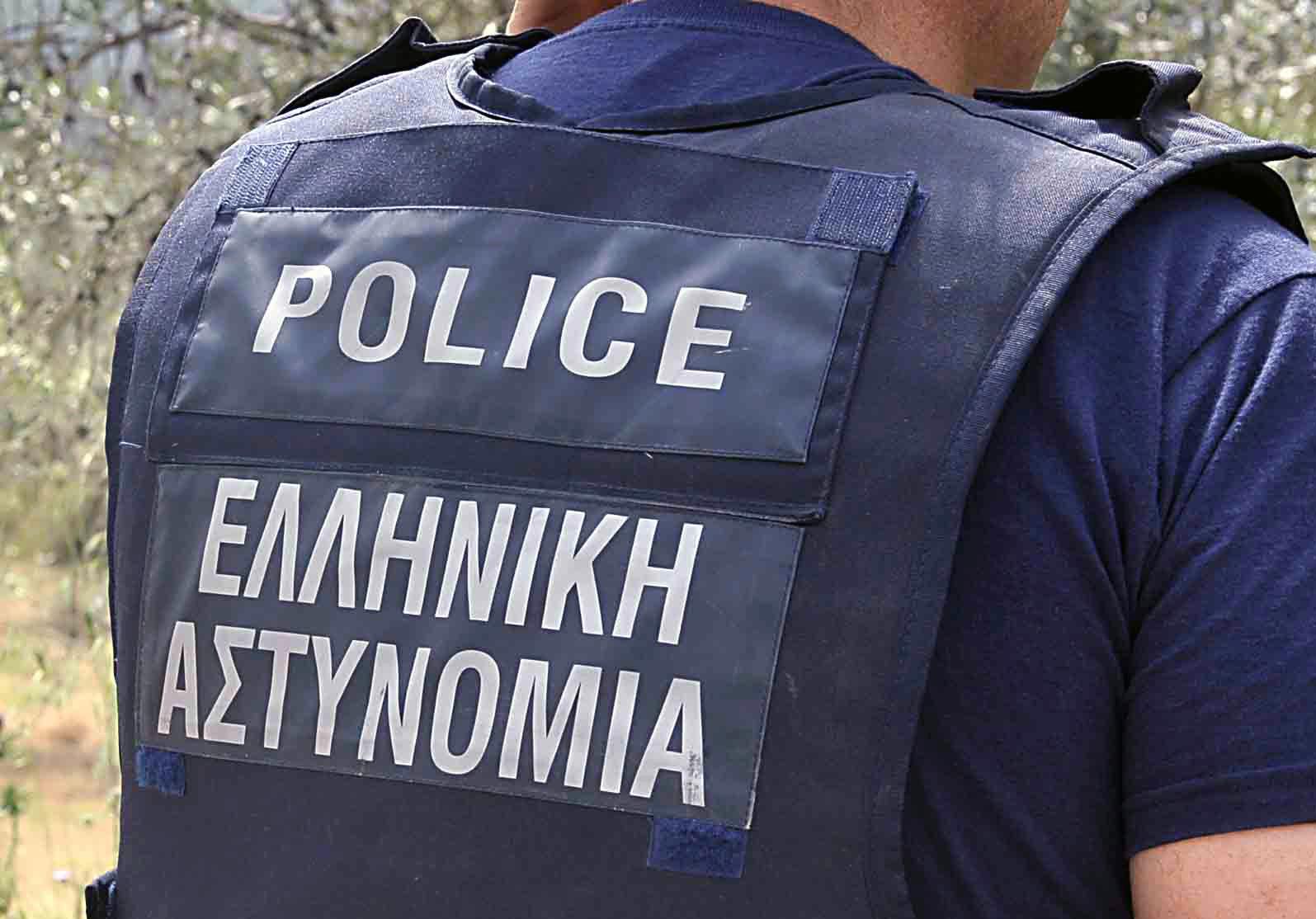 Κύκλωμα αστυνομικών προμήθευε όπλα σε ποινικούς