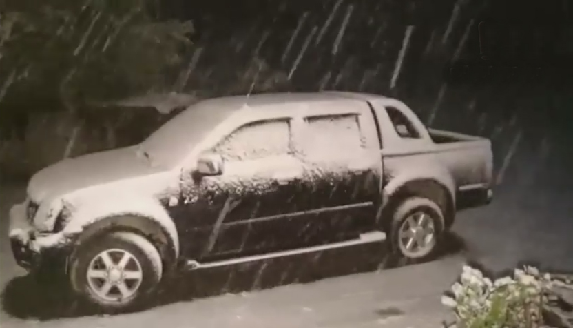 Χιόνι μέσα στο Πάσχα, το «έστρωσε» σε Γρεβενά και Μέτσοβο