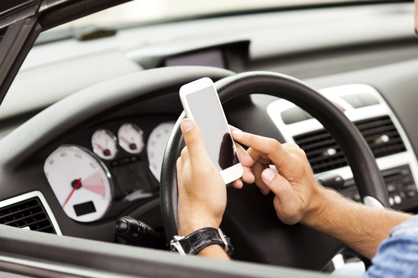 «Πρόσεχε τον δρόμο, όχι το κινητό»: Βίντεο της Cosmote ενόψει Πάσχα