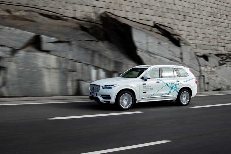 H Volvo θα επεκτείνει -και- στη Βρετανία το «πείραμα» αυτόνομης οδήγησης σε πραγματικές συνθήκες