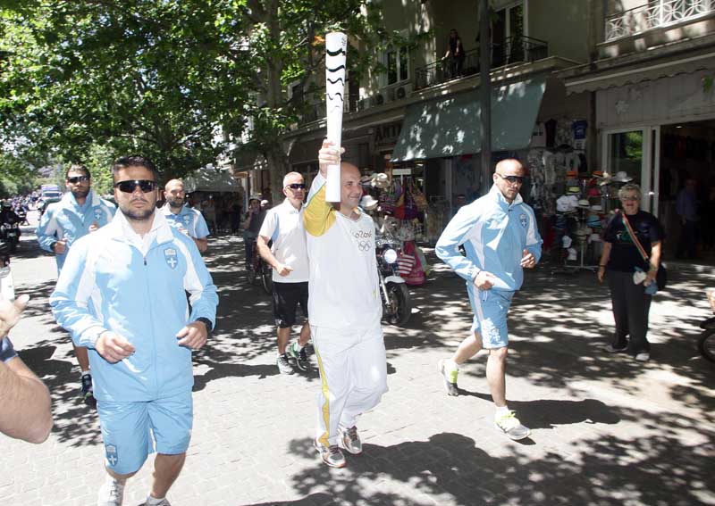 Ο επικεφαλής πωλήσεων και marketing της Nissan στην Ευρώπη λαμπαδηδρόμος της Ολυμπιακής φλόγας