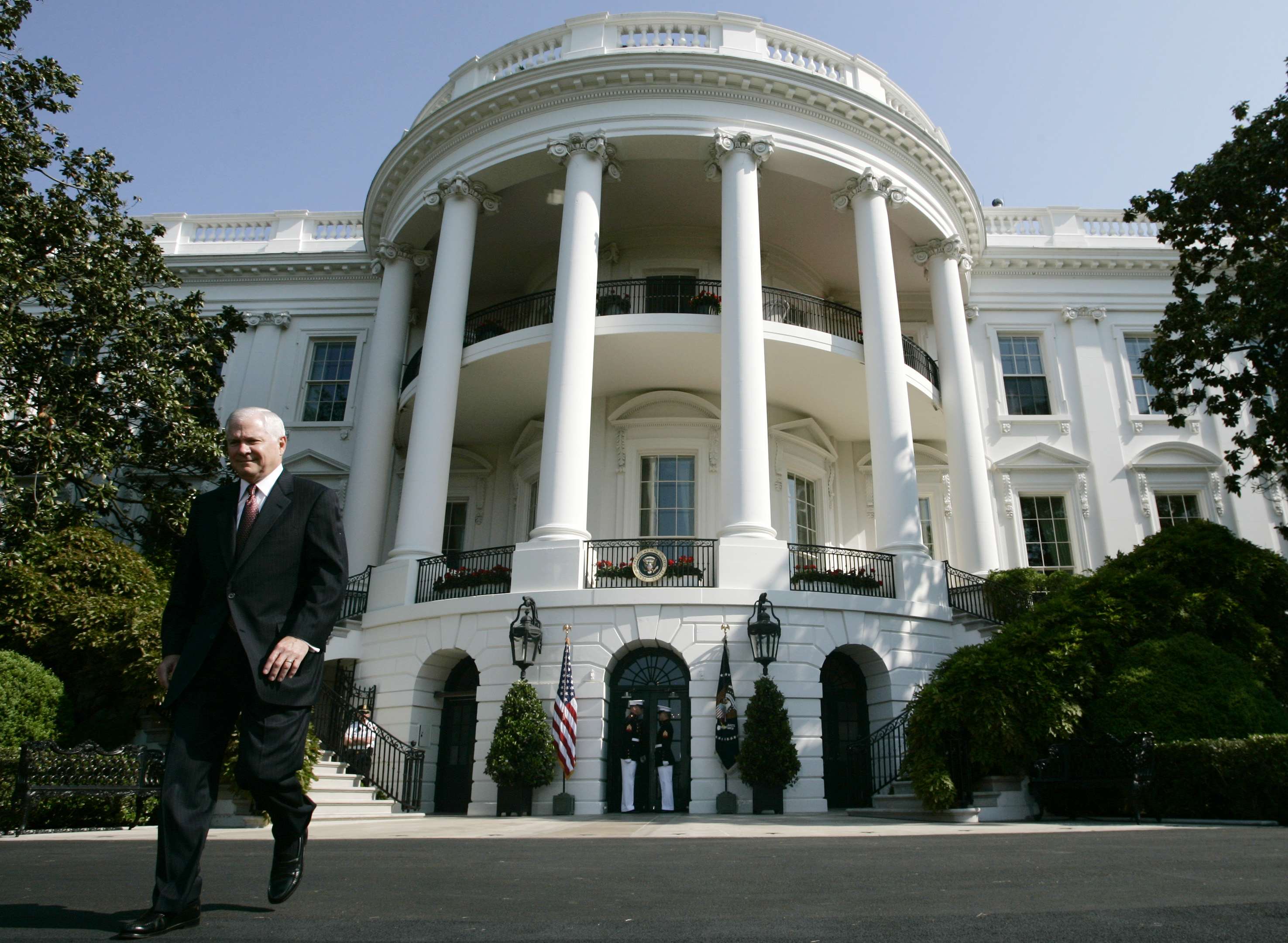 O πρώην μπάτλερ του Τραμπ θέλει να δολοφονηθεί ο Ομπάμα από τον στρατό