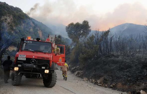 Υπό μερικό έλεγχο η πυρκαγιά στην Σκάλα Ωρωπού