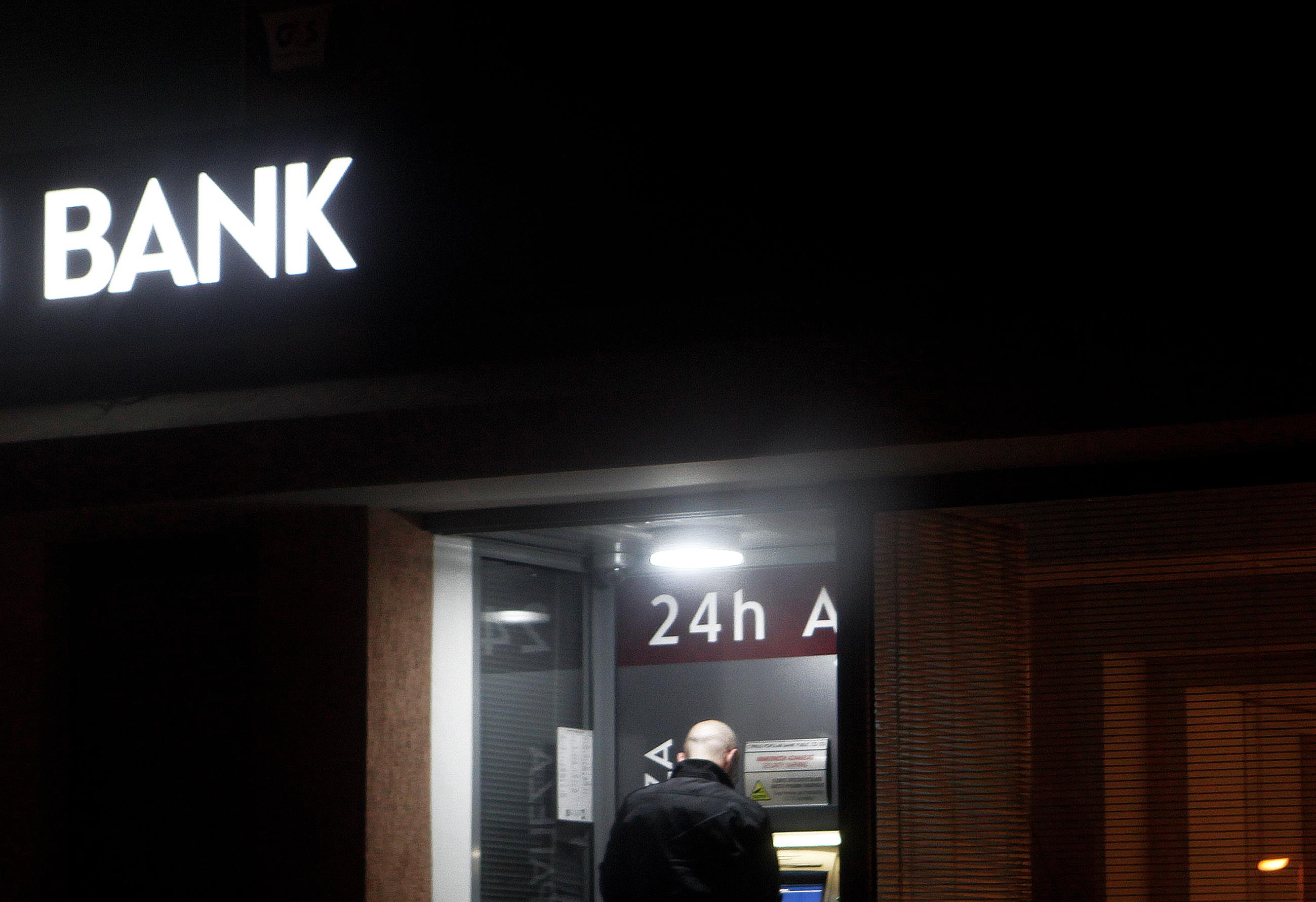 Κομισιόν: Χωρίς το όριο του 8% το bail-in των τραπεζών