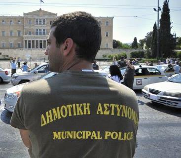 Τι προβλέπει το προσχέδιο νόμου για τους δημοτικούς υπαλλήλους