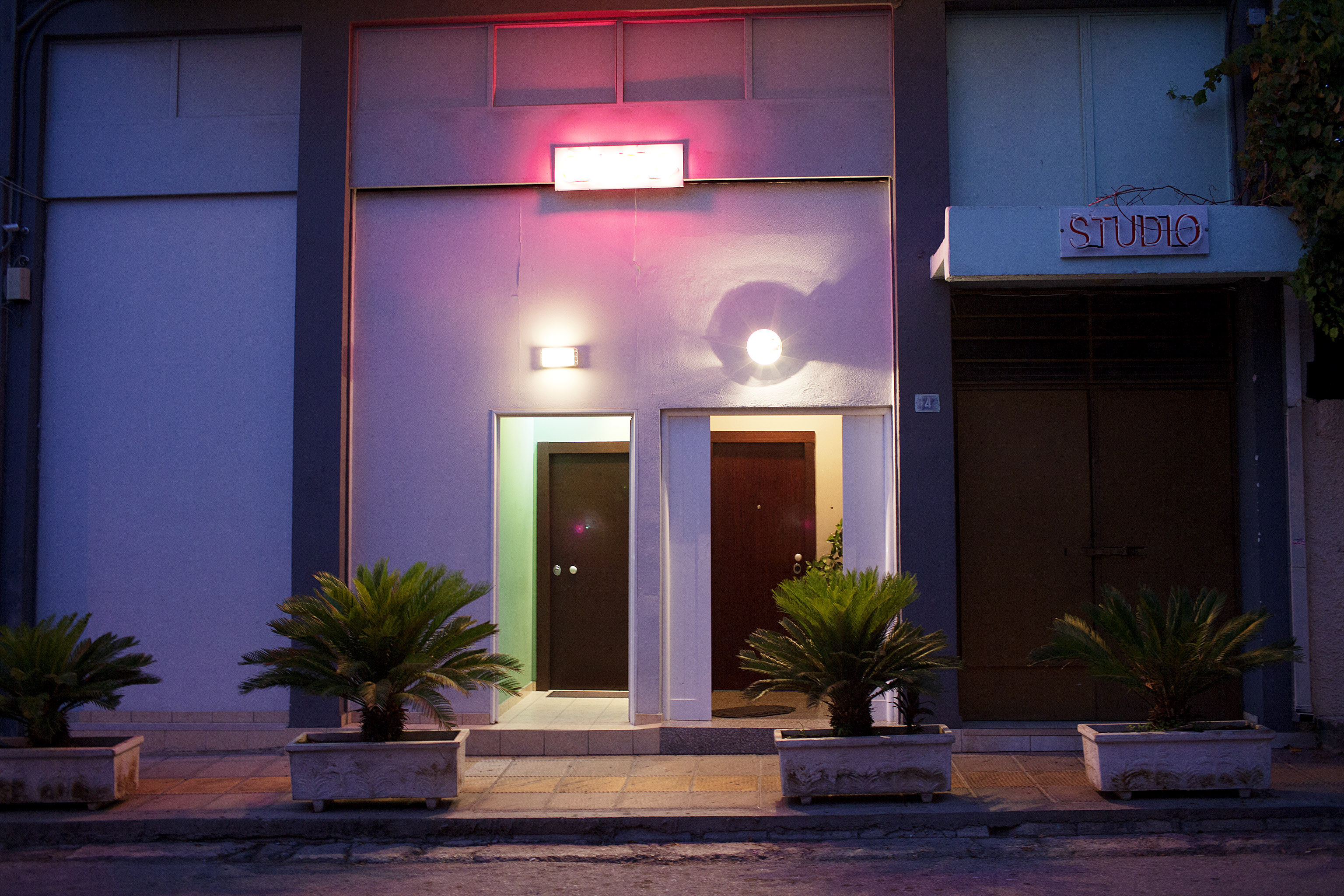 Αλλαγές στο χωροταξικό πλαίσιο λειτουργίας οίκων ανοχής ζητούν βουλευτές του ΣΥΡΙΖΑ