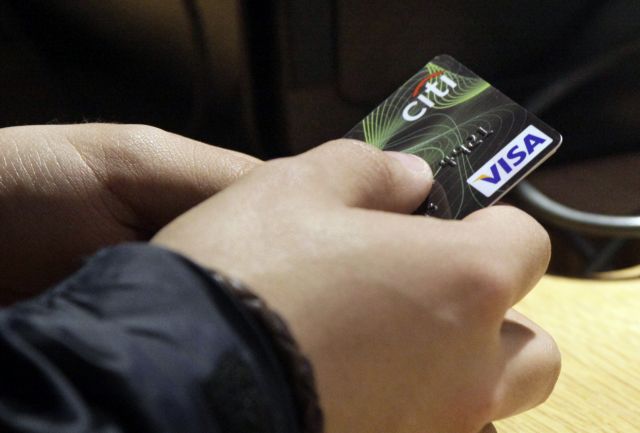 Στο εδώλιο, 29χρονος που πωλούσε κλεμμένα στοιχεία πιστωτικών καρτών