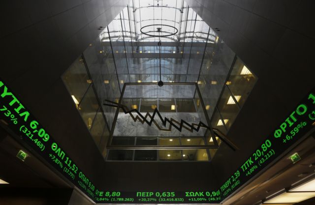 Σε αρνητικό έδαφος το Χρηματιστήριο, κατοχυρώνουν κέρδη οι επενδυτές