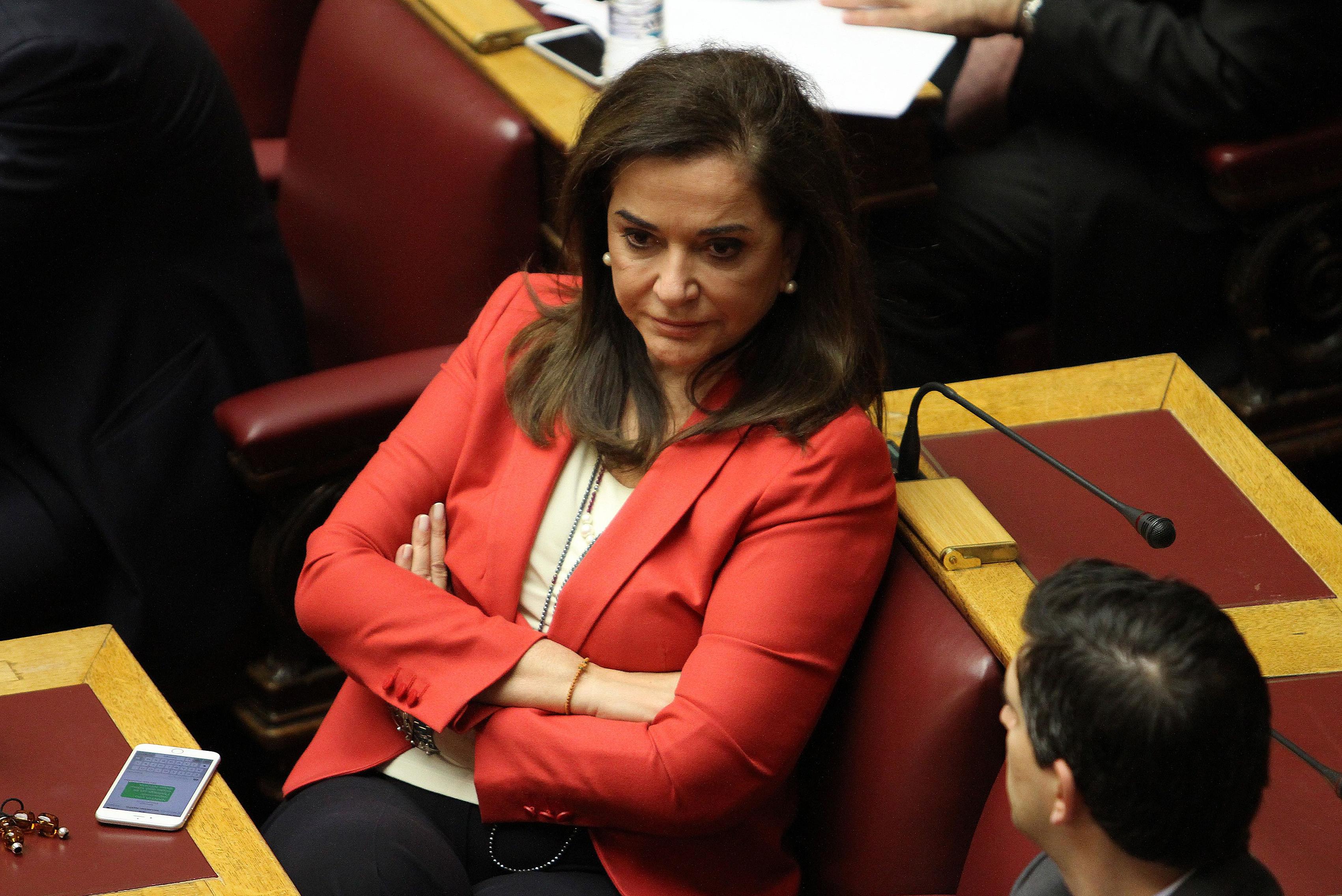 Λόγω αδιαθεσίας η απουσία Μπακογιάννη από την ψηφοφορία για το ασφαλιστικό