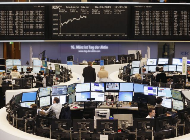 Χαμηλό έτους για τα ελληνικά ομόλογα με τη προσδοκία λύσης για χρέος