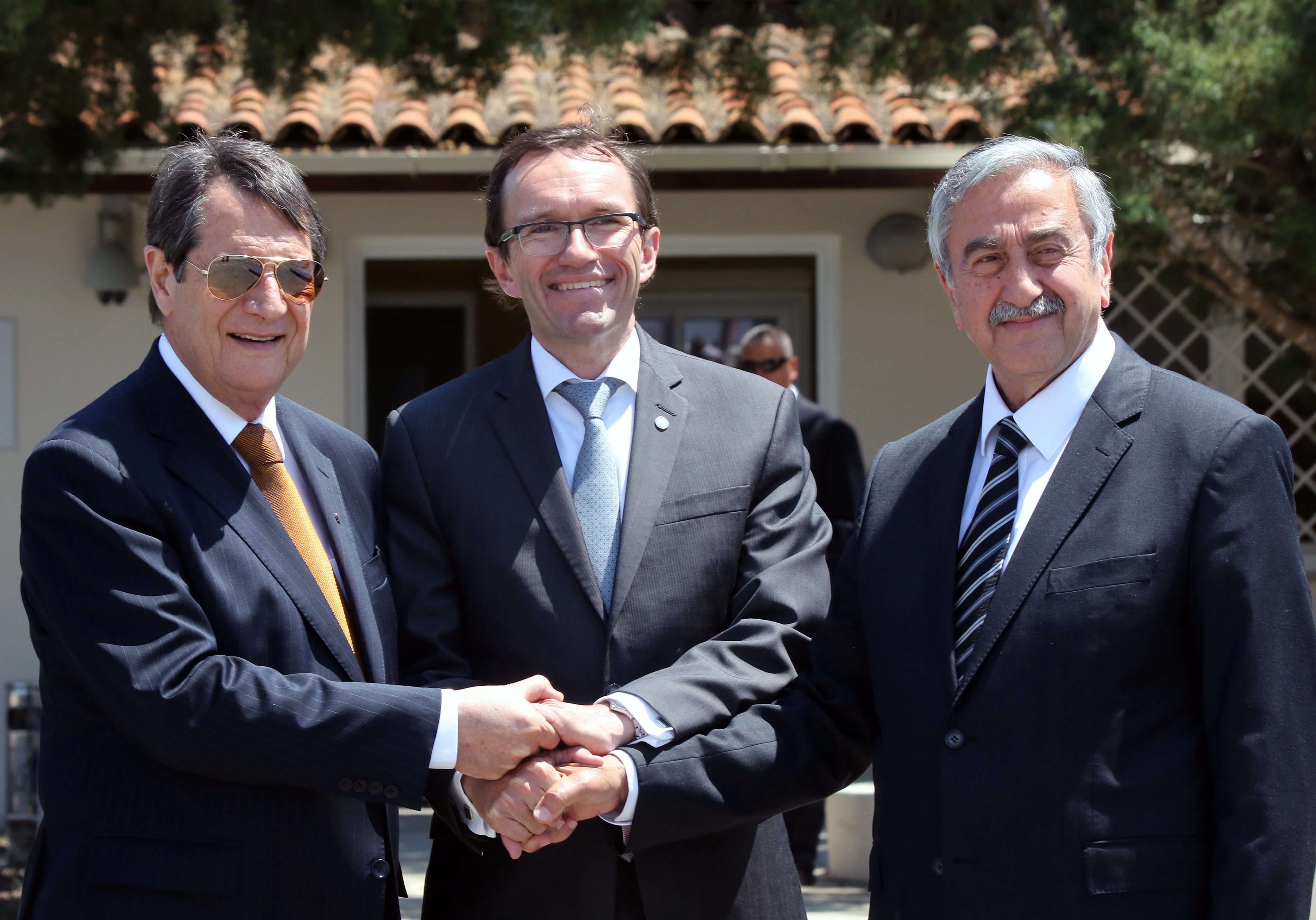 Στόχος μας η λύση του Κυπριακού εντός του 2016, λένε Αναστασιάδης-Ακιντζί