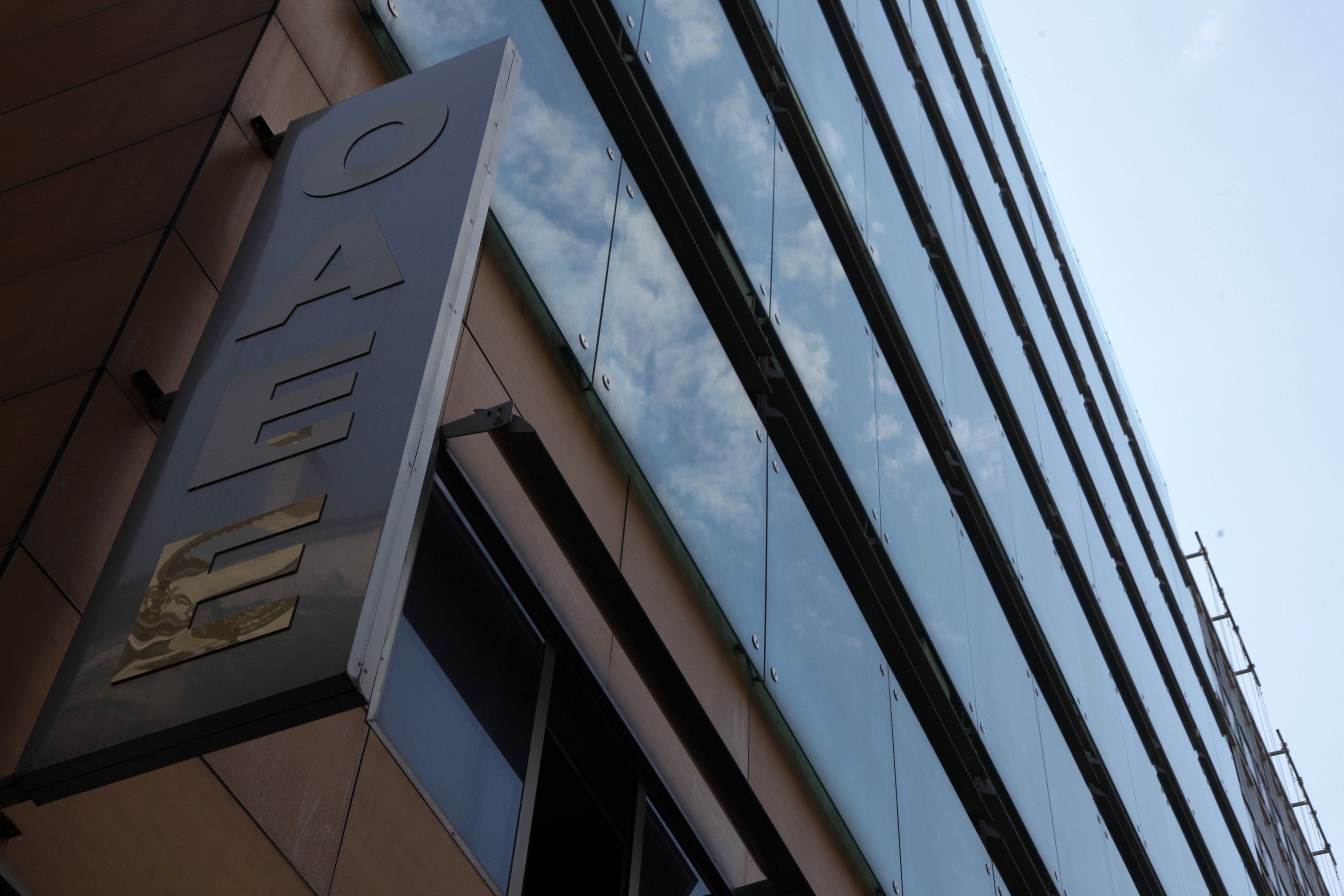 Διπλές εισφορές για τους μισθωτούς που έχουν και «μπλοκάκι»