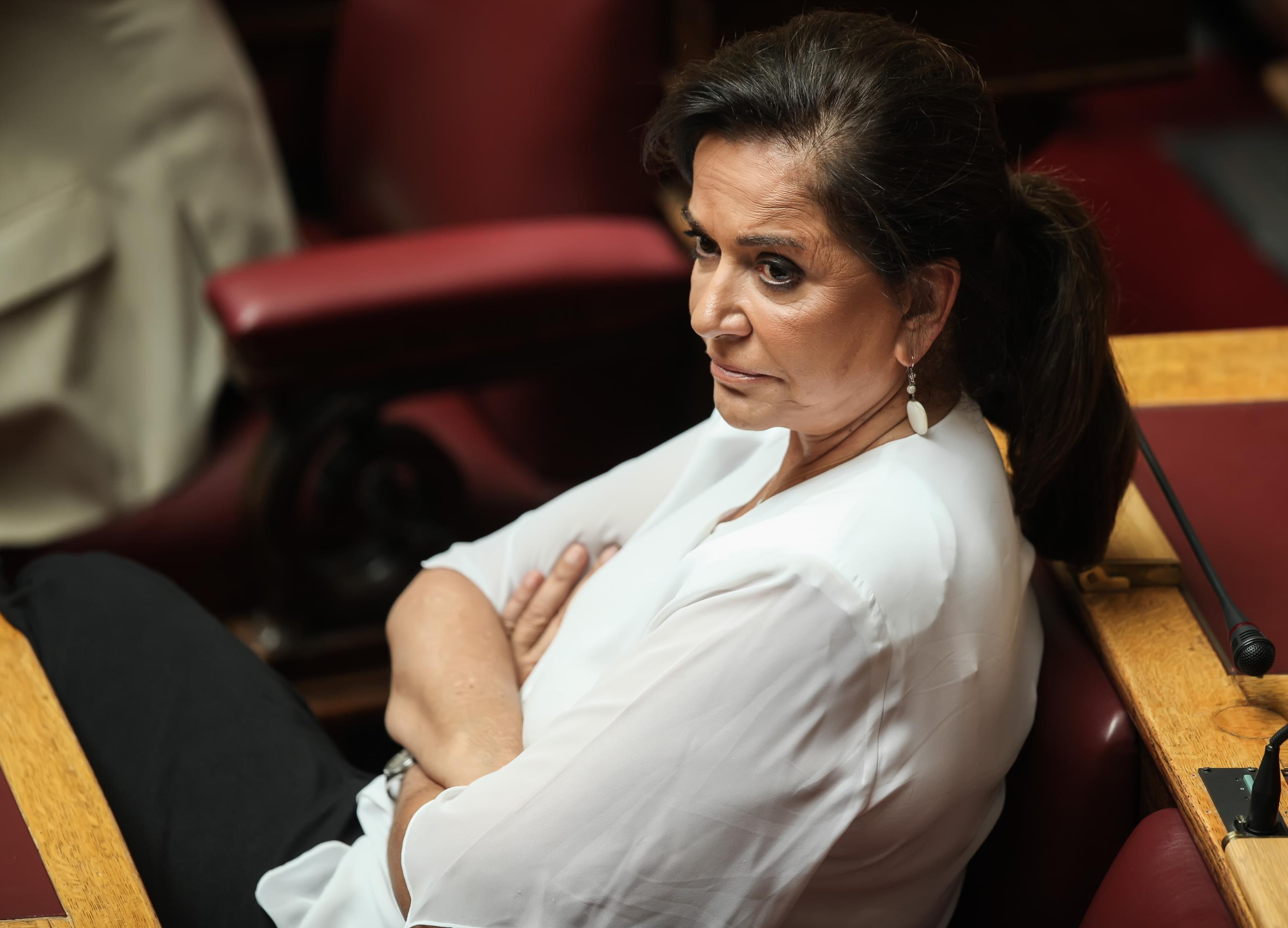 Μπακογιάννη: Η κυβέρνηση φέρνει «πέντε ορόφους φόρους»